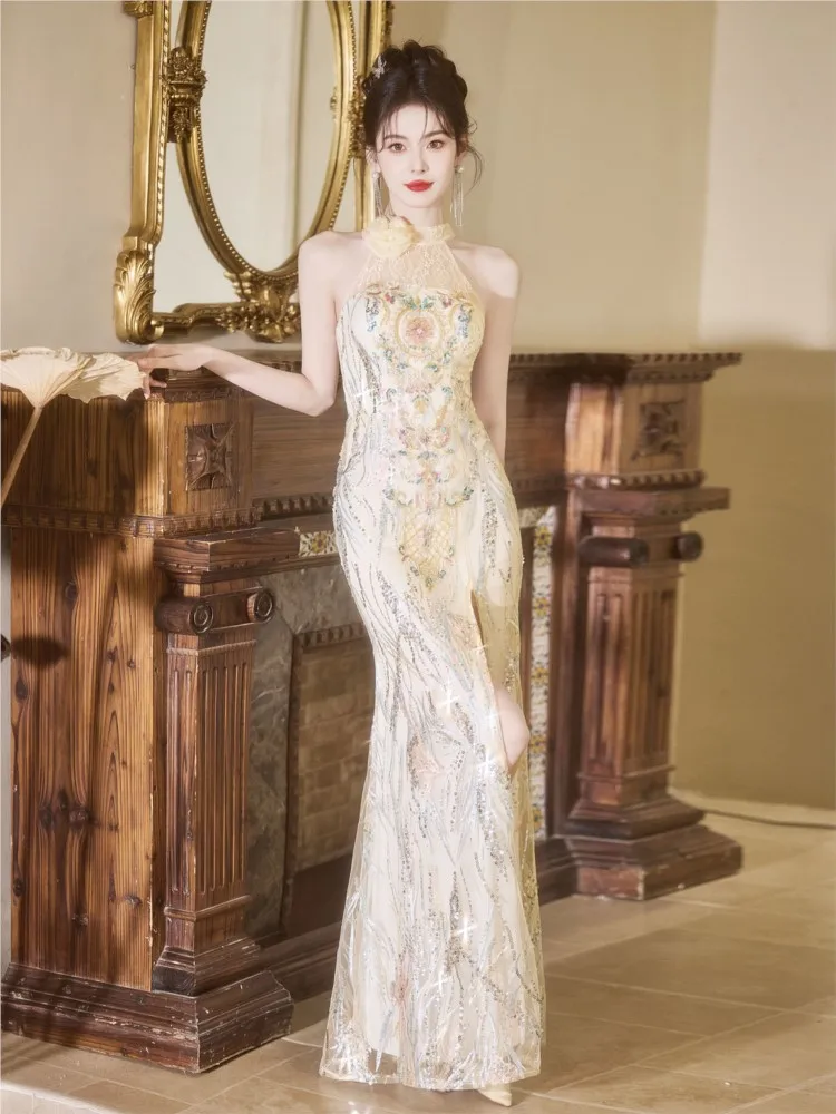 A high-end elegant light luxury and niche dress for hosting banquets with halter neck sequins slit fish tail