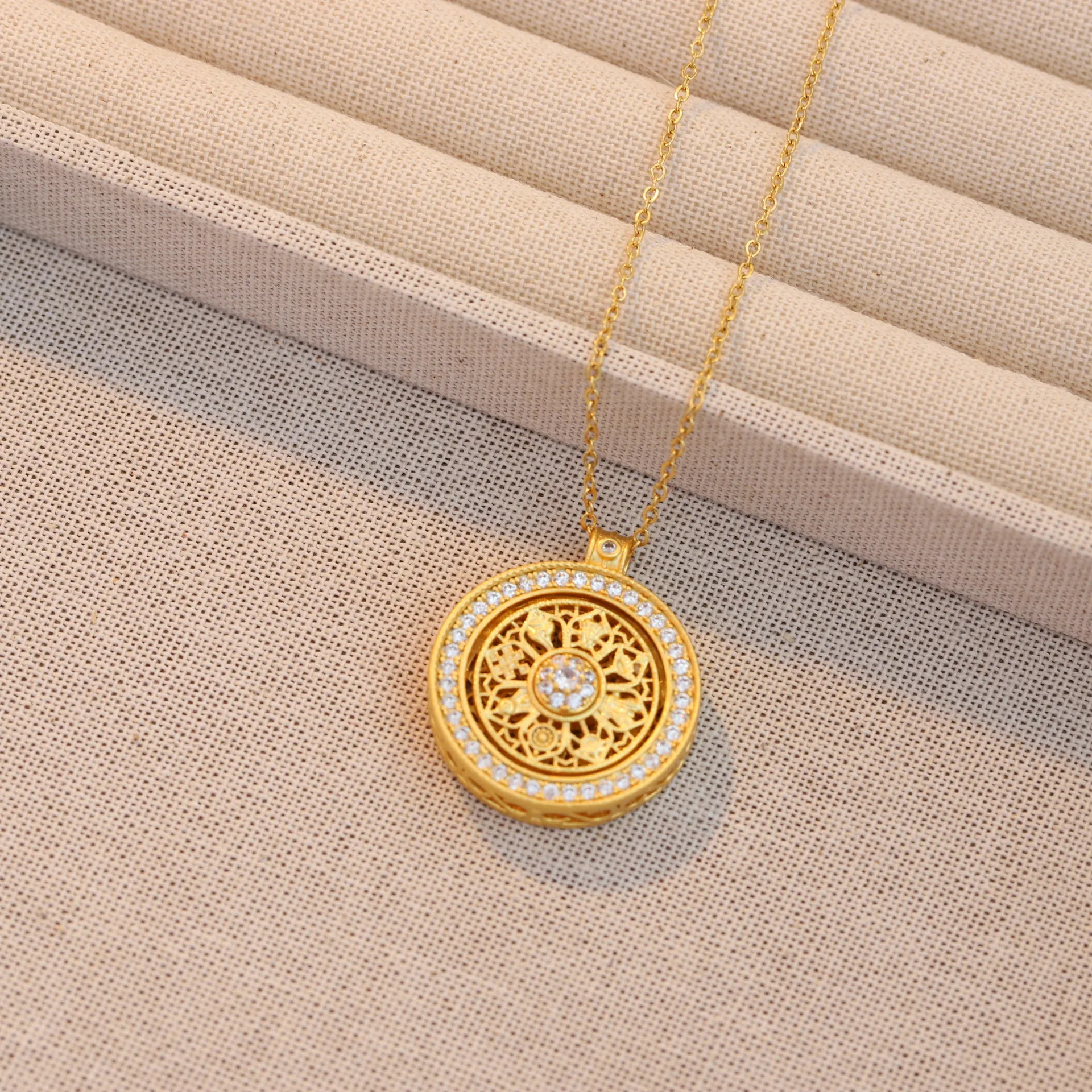 Golden Rotate Eight Treasures Compass Pendant For Men Women Girl Stainless Steel Chain Crystal Pendant Necklace Jewelry Gift