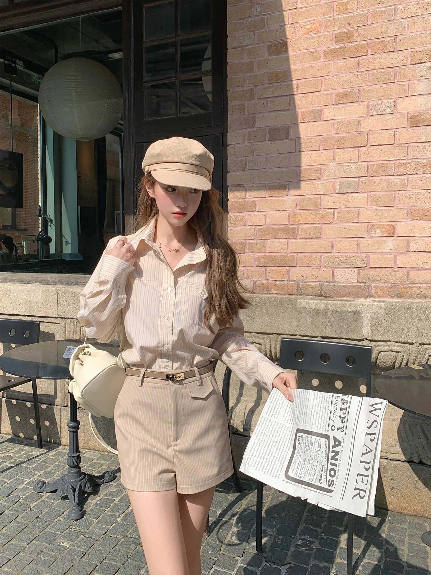 

Комплект из двух предметов в корейском стиле: вязаный жилет ChuChu College с V-образным вырезом и полосатая рубашка с длинным рукавом и отложным воротником для женщин