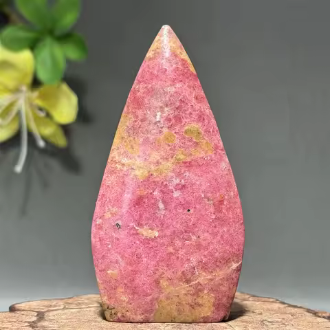 Natural Gemstone Red Rosestone Free-Form Torch Mineral Stone Home Fashion Ornament Spiritual Altar Energy Witchcraft Gift