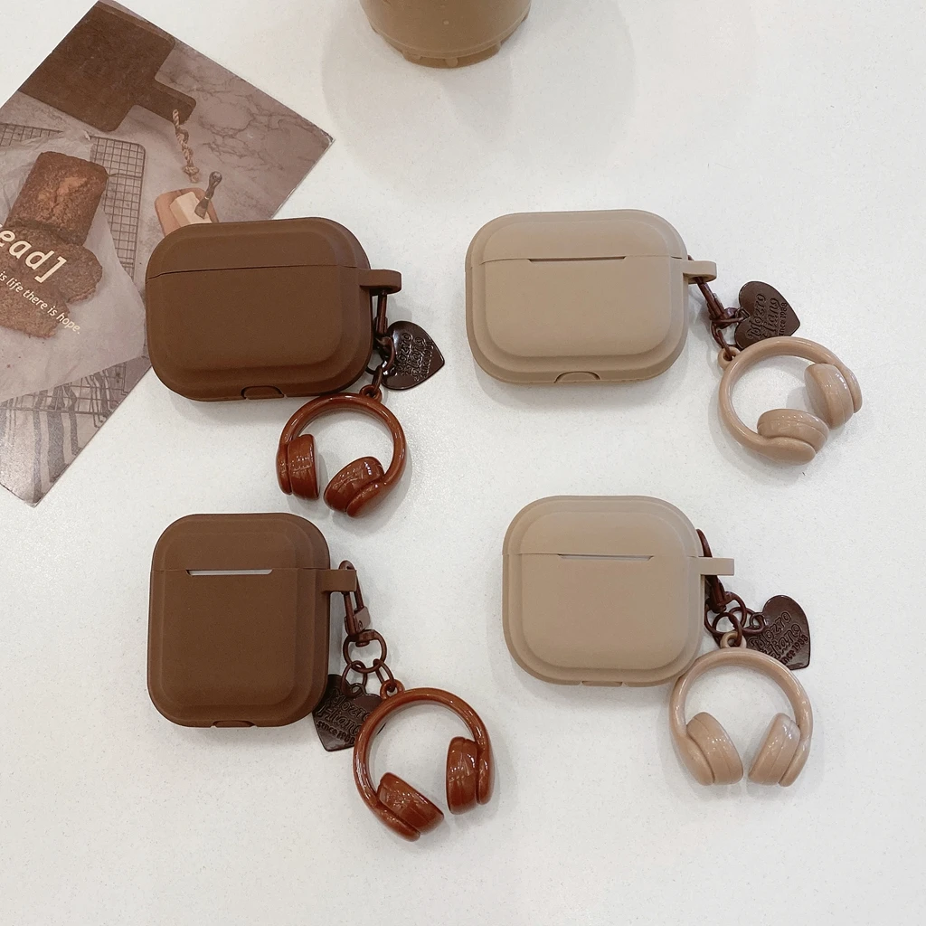 Retro Braune Khaki Einfarbige Kopfhörer-Schutzhülle mit Herz-Anhänger Stoßfeste Kopfhörer-Abdeckung für AirPods 1 oder 2 3 4 5 Pro 2 Pro 3