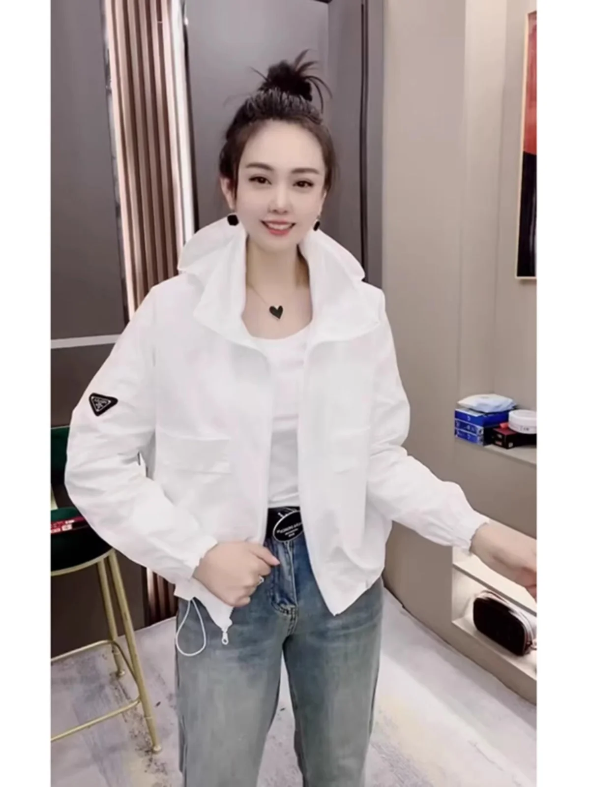 

Spring Autumn 2026 Women's Fashion Long Sleeve Logo Short Jacket Hooded Two-Way Wear Anti-Aging Top Commute Style Lo...