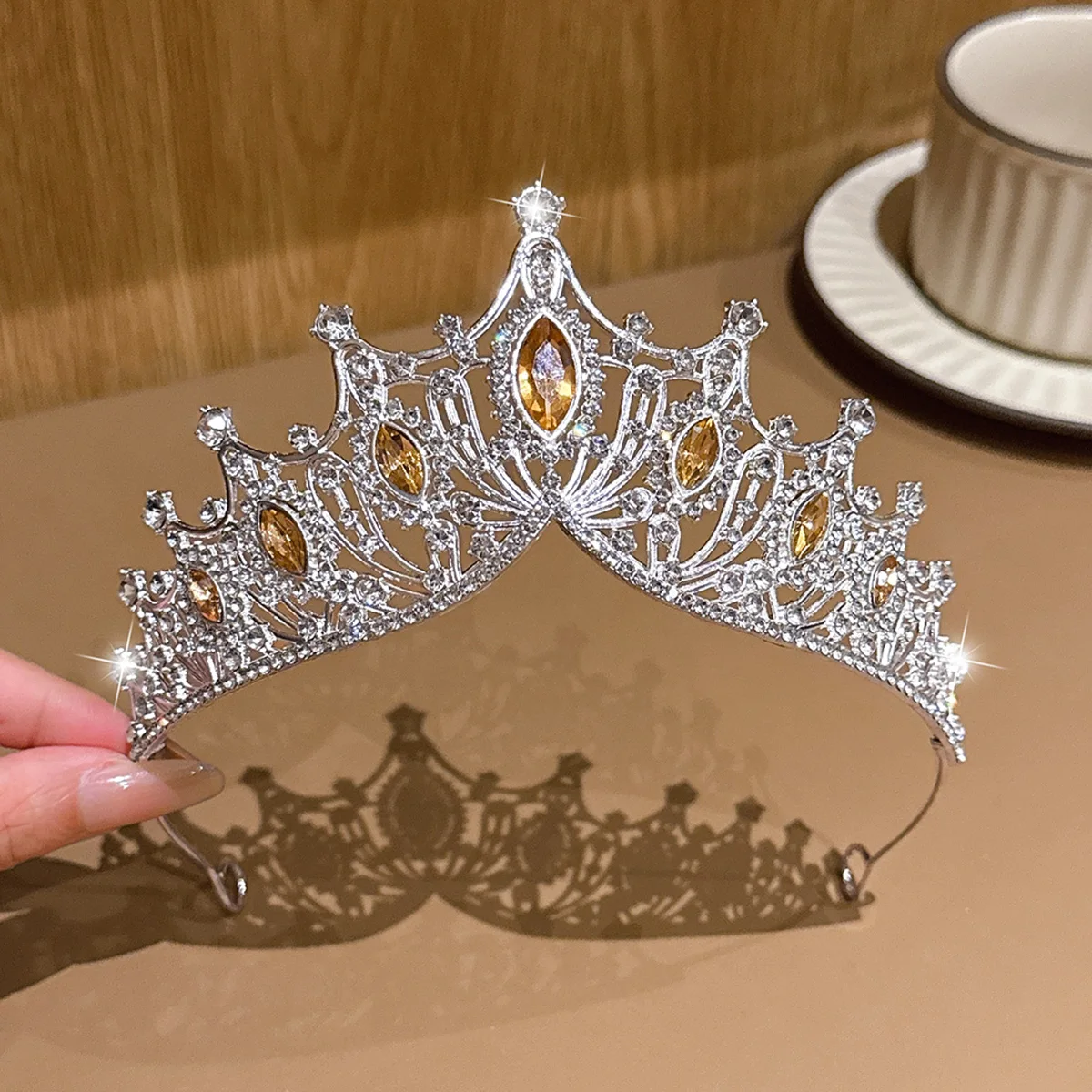 

1 simple and versatile fashionable high-end silver champagne colored crown suitable for daily hair accessories