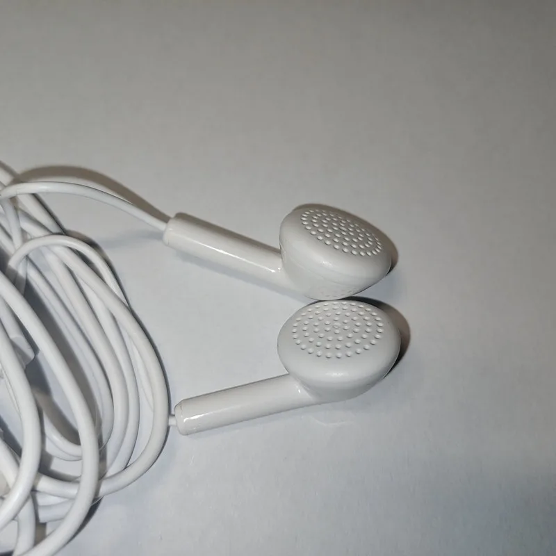 سماعات أذن ماي 6 3.5 ملم عالمية مع ميكروفون وسماعات أذن سلكية لهواتف Xiaomi Huawei وسامسونج بسلك محرك