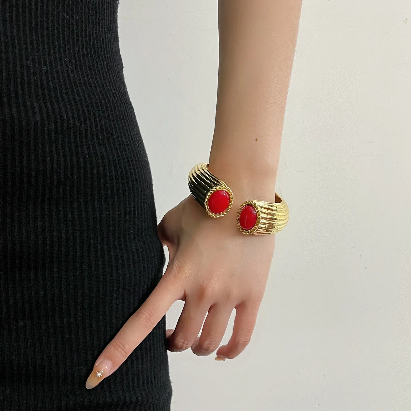 2026 Unique Design Vintage Open Cuff Natural Crystal Gemstone Bangle Light Luxury Stackable Bracelet Women’s Premium Jewelry