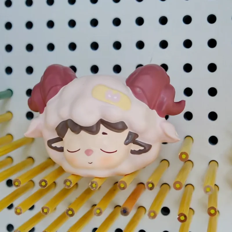 

Heyone Blackplay Mimi'S Little World Got It Nienie Le Trendy Stress Relief Blind Box Slow Rebound Desktop Ornament Mysterious