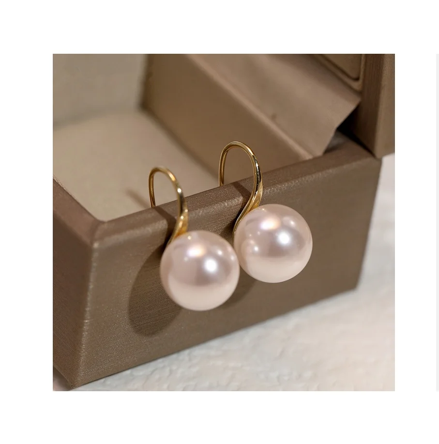 A PAIR SOUTH SEA GENUINE WHITE 9-10MM  PEARL EARRING