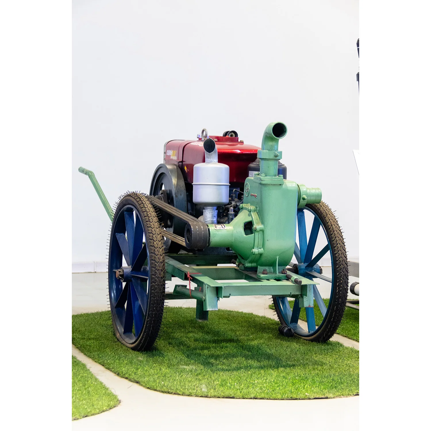 Easy Operation Farm Irrigation System with Digital Features Metal Drip Pipe Core Components and Pump