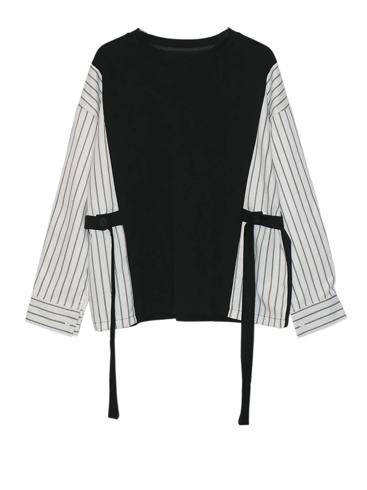 [EAM] White Spliced Striped Ribbon Big Size Sweatshirt New Round Neck Long Sleeve Women Fashion Tide Spring Autumn 2026 1DK0357