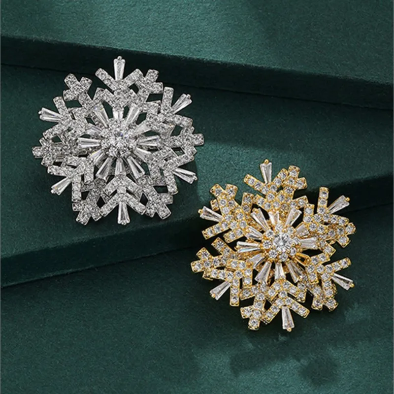 Fashion Snowflake Zirconia Rotatable Brooch Super Beauty Senior Sense Three-dimensional Corsage Temperament Clothing Accessories