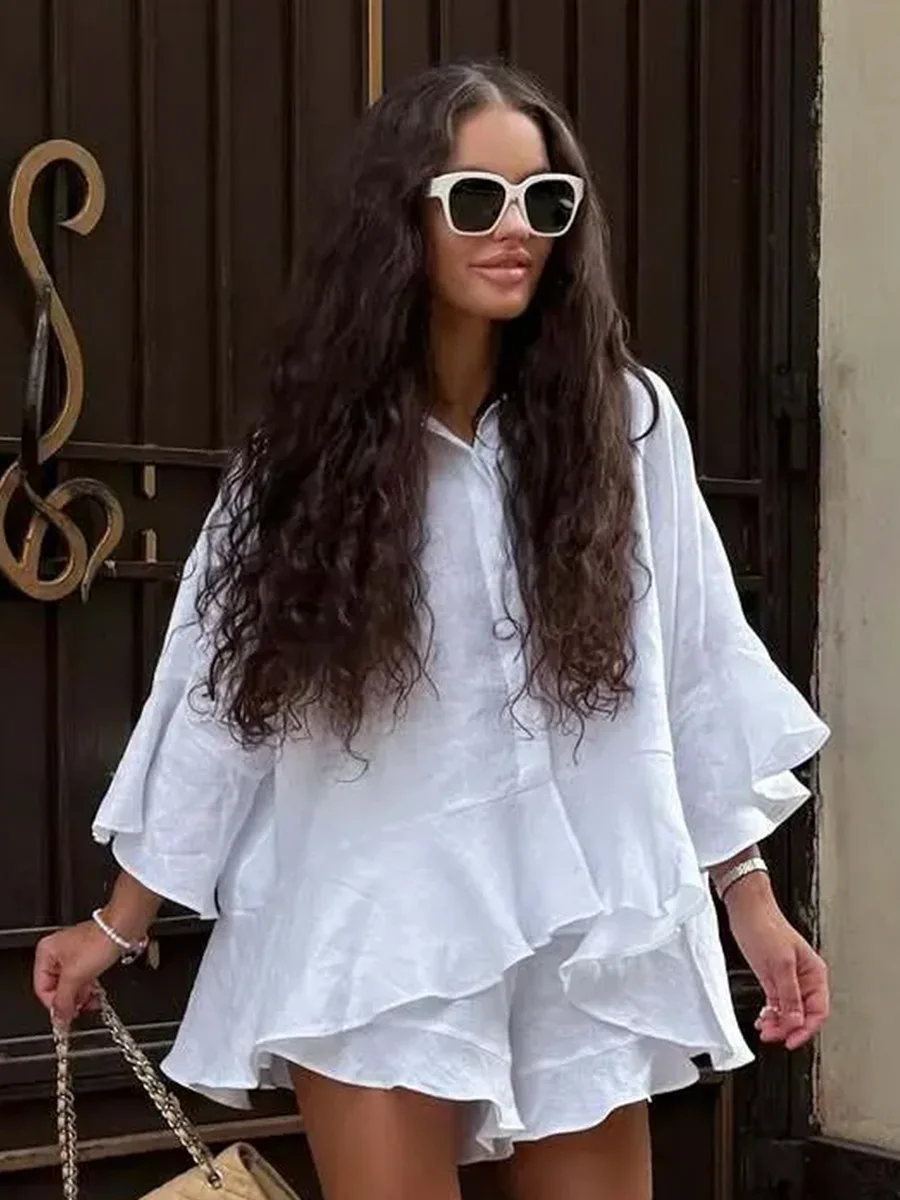 

Комплект Bornladies 2026: Новая летняя коллекция – однотонная рубашка на пуговицах с рукавом 3/4 и оборками, свободные шорты