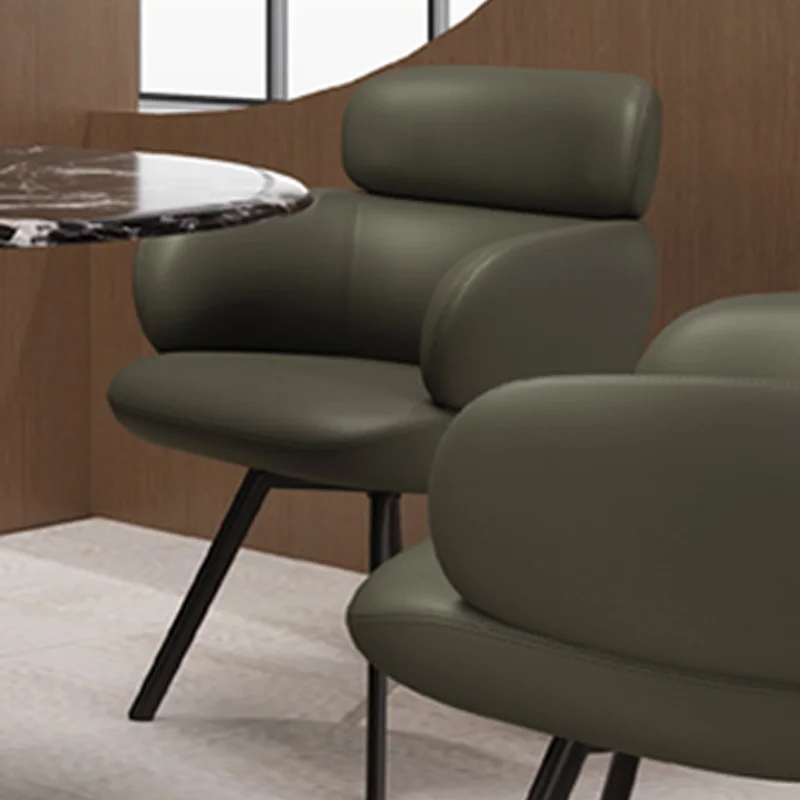 レザー素材の会議用チェア、高級な応接用ゲストチェア、VIP向けエグゼクティブオフィスミーティングチェア