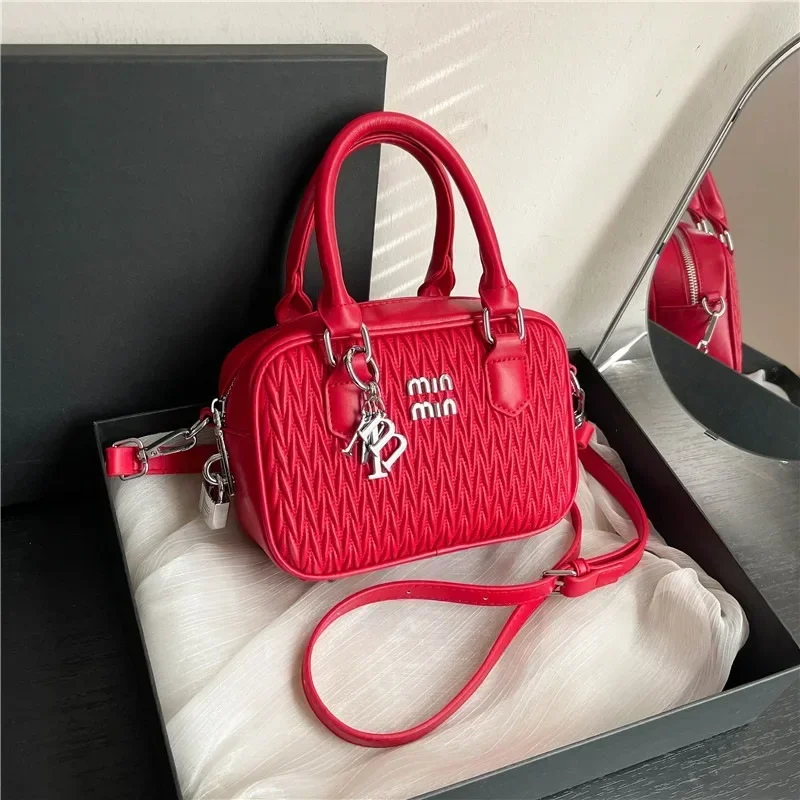 

New 2025 Trendy Boston Shoulder Bag Fashion - Woven, High - Quality Material,Spacious Inside, Adjustable Strap, Versatile Style