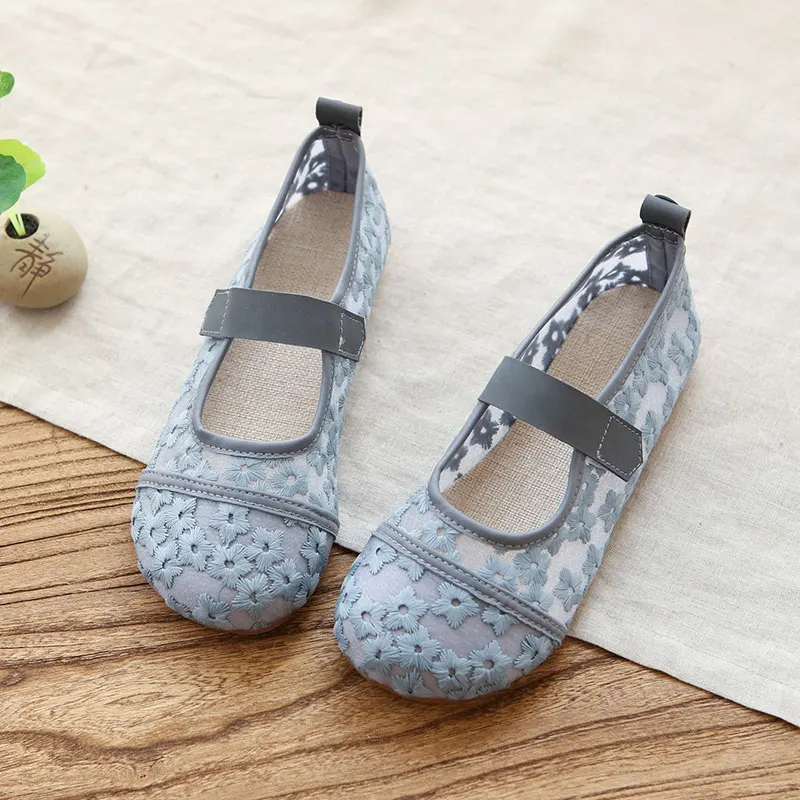 

Breathable Flat Bottom Single Shoes Lace Flower Embroidery Mesh Upgraded Version Comfortable Slip-On Casual Fashion Sandals