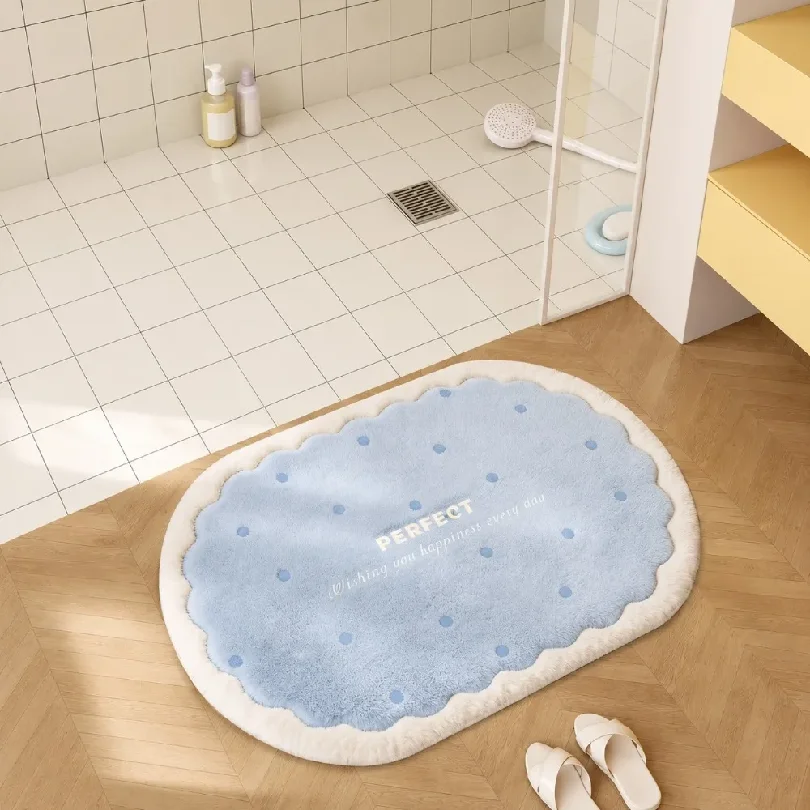 Plush Scalloped Oval Bath Mat, Soft Absorbent Non-Slip Bathroom Rug, Cute Polka Dot Floor Mat, 40 x 60 cm