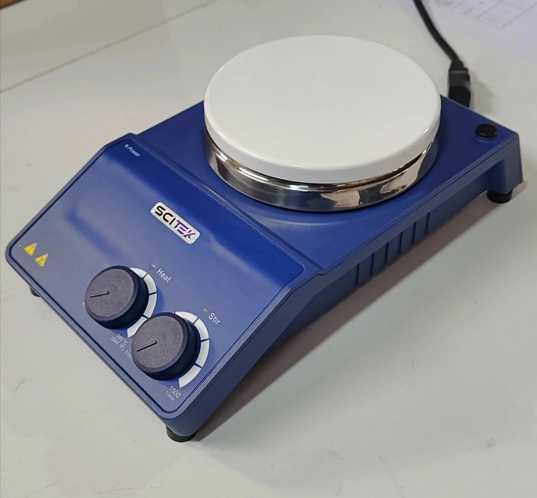 380 ° Agitatore Magnetico con Piastra Riscaldante e Display LCD ad Alta Risoluzione, Motore DC Senza Spazzole per Laboratorio