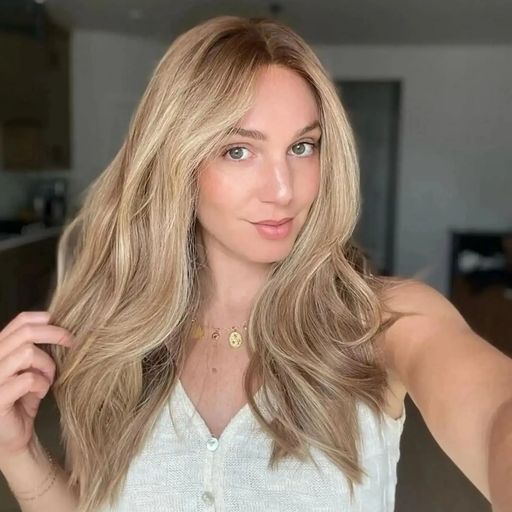 

20” Natural Wave Highlight Ash Blonde 13x4 Lace Front Wig Synthetic Lace Wigs for Women Glueless Heat Resistant Straight Fiber