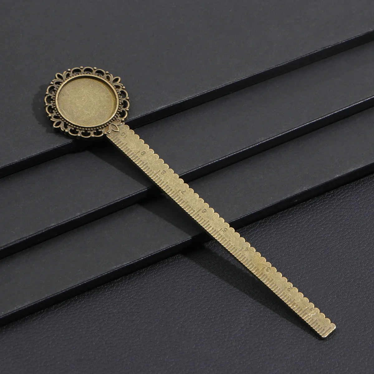 أداة التعلم مسطرة الكتابة اليدوية المعدنية الرجعية متعددة الوظائف قالب رسم المرجعية