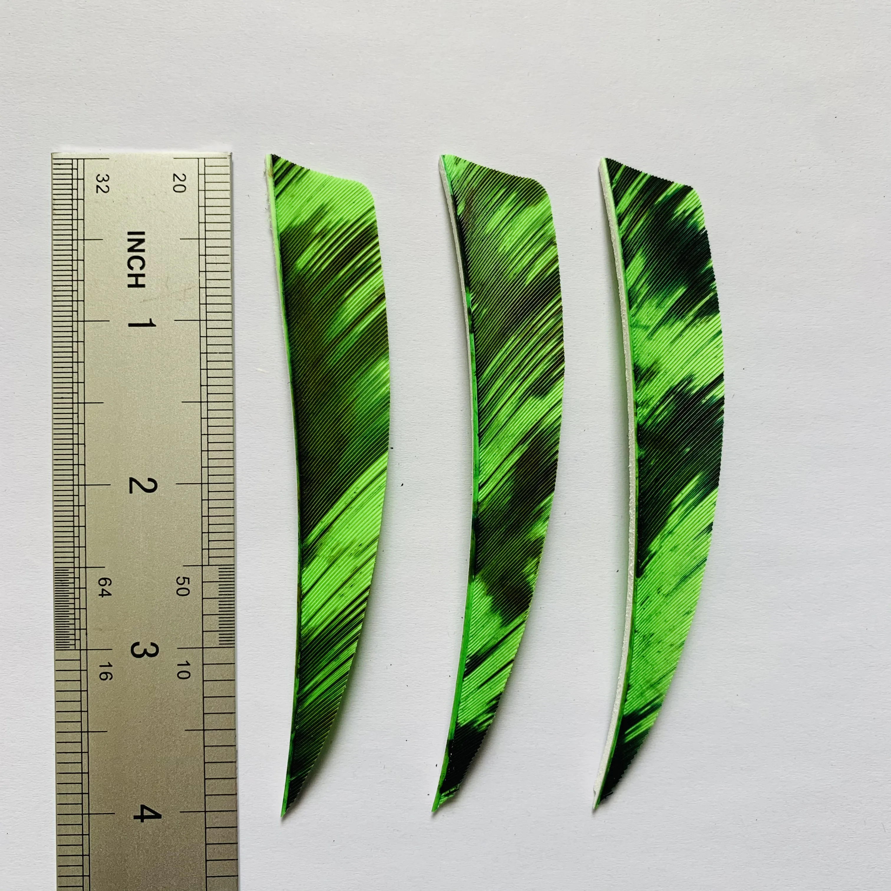 50Pcs 4 Inch Ink Painting Real Right Wing Arrow Feather Fetching Shield Cut FetchesFeathers Archery Accessoriessories