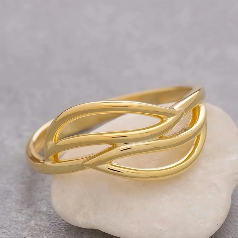 Simple, fashionable, light luxury, streamlined lines interwoven, smooth surface ring, daily date wear, holiday birthday gift