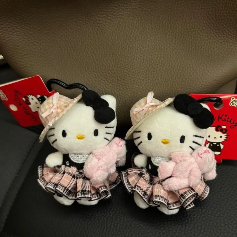 Urocza pluszowa zabawka Sanrio Hello Kitty z króliczkiem do przytulania, breloczek z płaszczem w kratę, dekoracja do plecaka, prezent urodzinowy dla dziewczynki na święta.