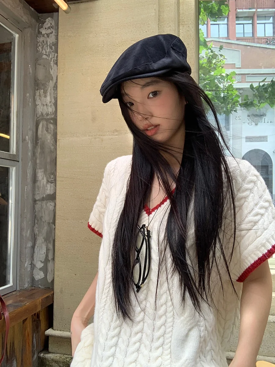 

Белый свободный вязаный свитер с V-образным вырезом для женщин: весенняя модная повседневная модель, удобный крой, премиальный вид, топ без застежек