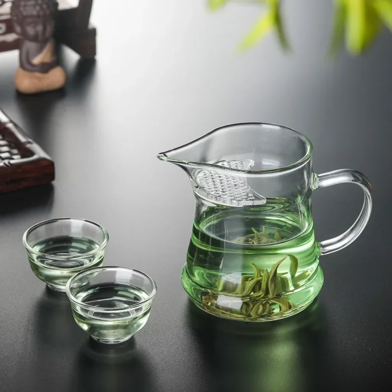 Crescent High Borosilicate Glass Eagle Beak Tea Sea for Home Use Fair Cup Pointed Tea Sea Tea Dispenser