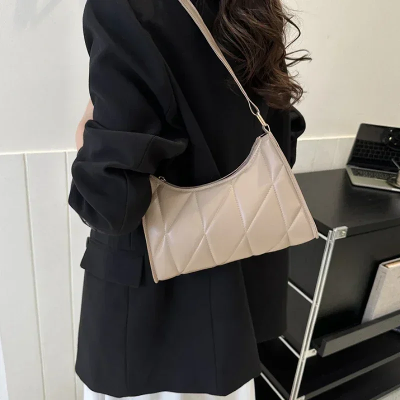 Trendy Women Shoulder Bag PU Leather Underarm Bag Solid Color Handbags Leisure Commuting Small Handle Bags Fashion Zipper Clutch