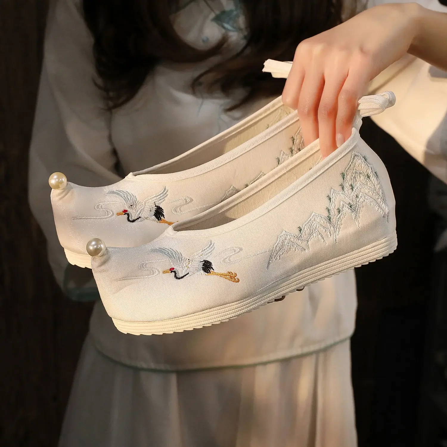 Damskie buty Hanfu w nowym stylu Starożytne haftowane wewnętrzne zwiększenie Tradycyjne buty materiałowe Buty na platformie