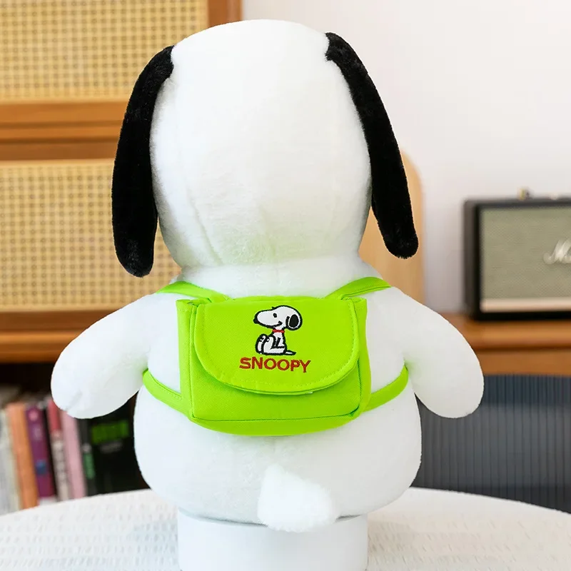 Chaud 65 cm Kawaii Snoopy chien série peluche poupée étreignant des fleurs Snoopy poupée sac à dos Snoopy poupée intérieur ornements décoratifs