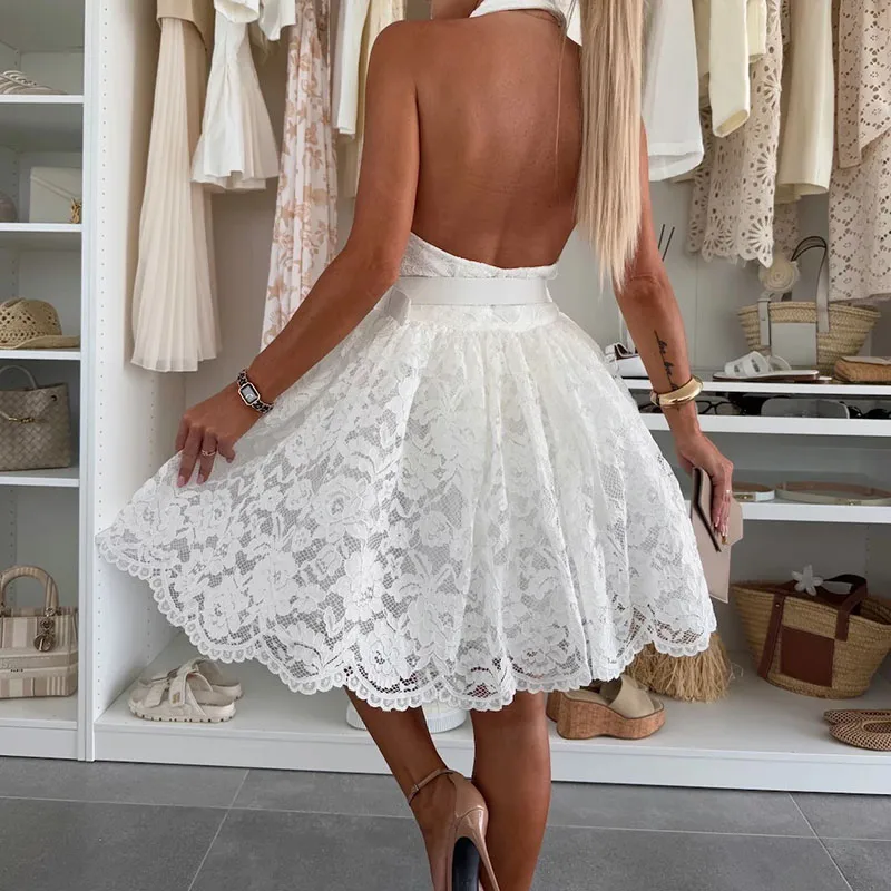 ชุดเดรสปาร์ตี้สีขาวลายดอกไม้แบบใหม่สำหรับผู้หญิง ชุดเดรสเซ็กซี่แบบผูกคอ คอวี ทรงเข้ารูป แต่งลูกไม้ ชุดเดรสลำลองสำหรับฤดูใบไม้ร่วง พร้อมเข็มขัด จับจีบ ชุดเดรสสั้นสำหรับงานพรอม