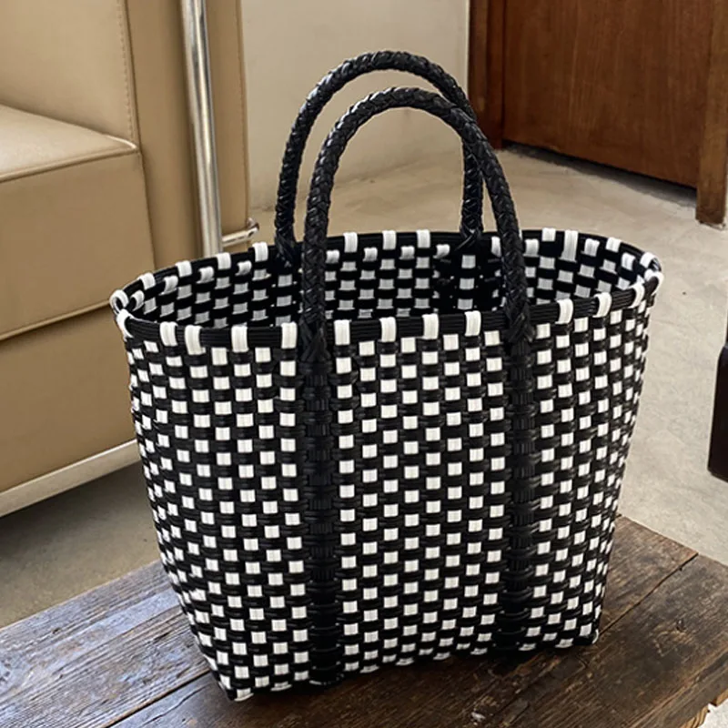 Borsa Tote di grande capacità borsa da donna per le vacanze di moda nuova borsa da spiaggia estiva in plastica portatile intrecciata a mano