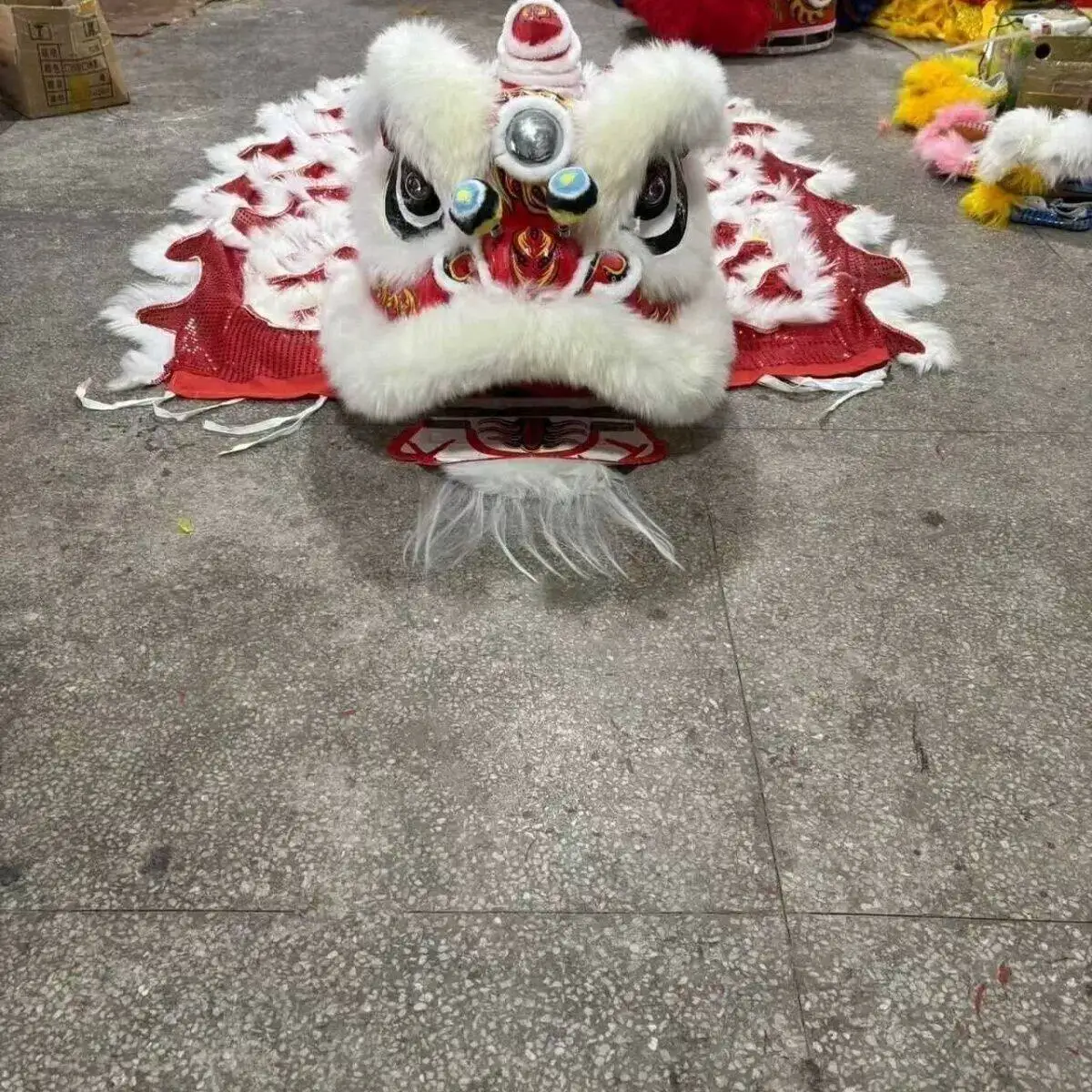A full set of adult lion dancing wool double southern lion head bamboo lion dance