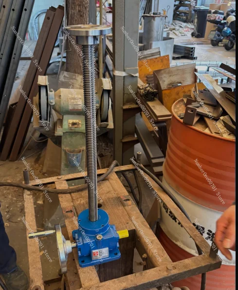 

Винтовой домкрат SWL: Линейный привод с червячной передачей, малый ручной/электрический подъемный механизм для промышленных рабочих столов