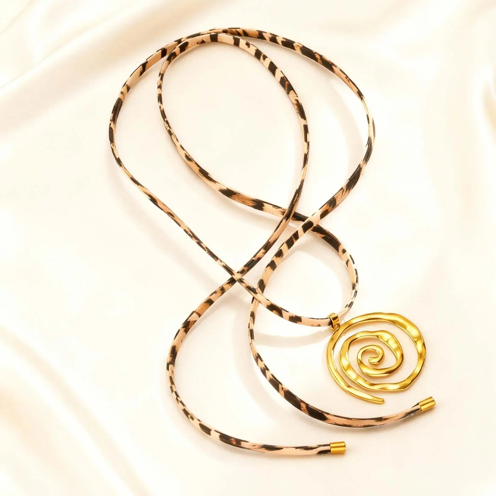 خمر الفولاذ المقاوم للصدأ هندسية دوامة قلادة متعددة الطبقات ليوبارد طباعة المخملية سلسلة قلادة للنساء مجوهرات الأزياء