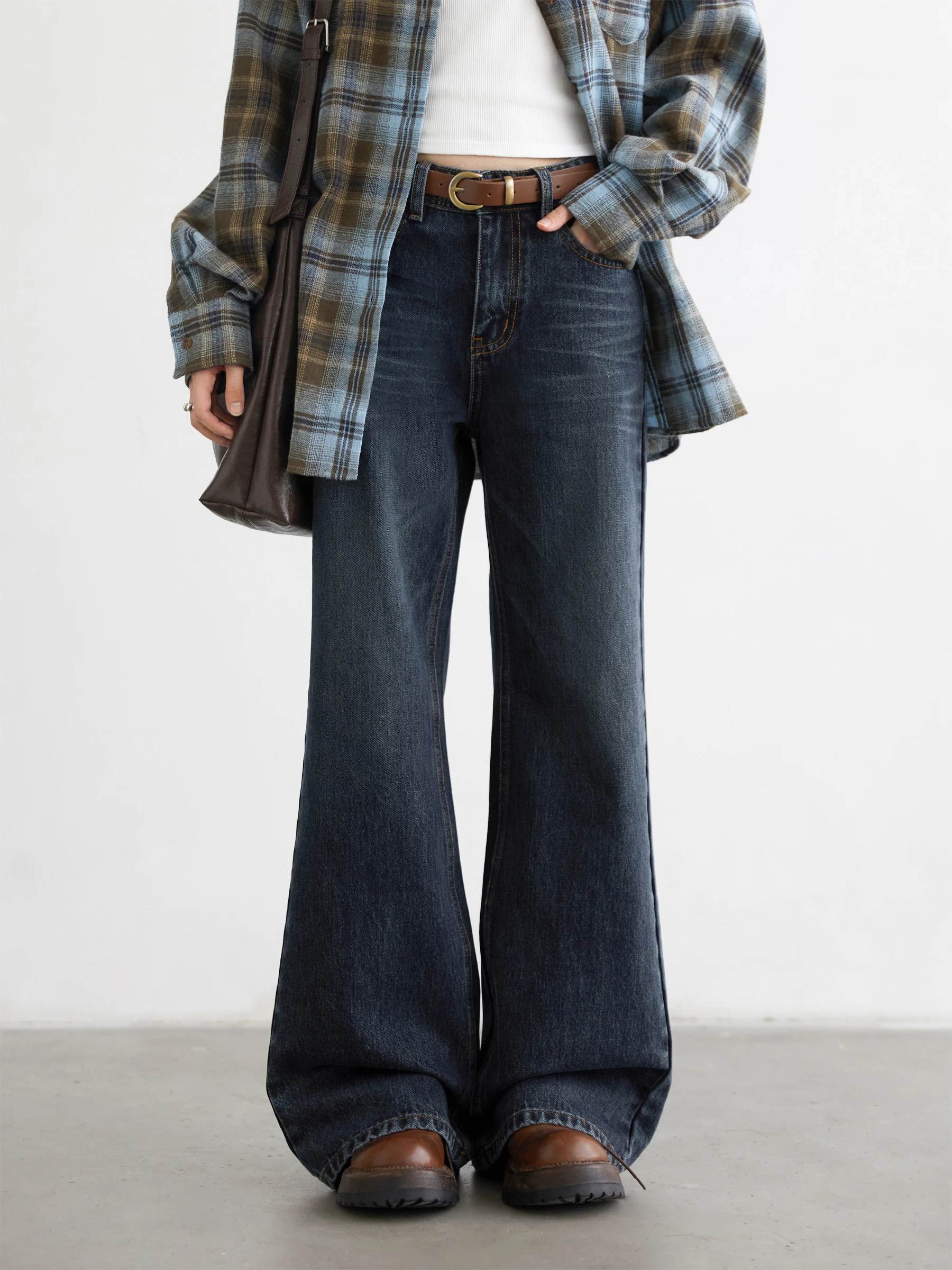 شيك فين جينز نسائي أزرق غير رسمي ملابس الشارع الشهير جديد ريترو مايكرو متوهج الدينيم بانت سليم حدوة الحصان بنطلون نسائي ربيع الخريف 2025