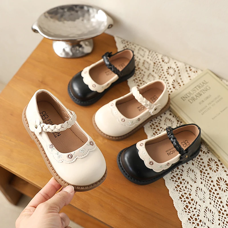 

Детские кожаные туфли весна-осень 2026 для девочек, вышитые туфли Мэри Джейн для свадьбы и вечеринок, детские плоские туфли-принцессы для нарядов