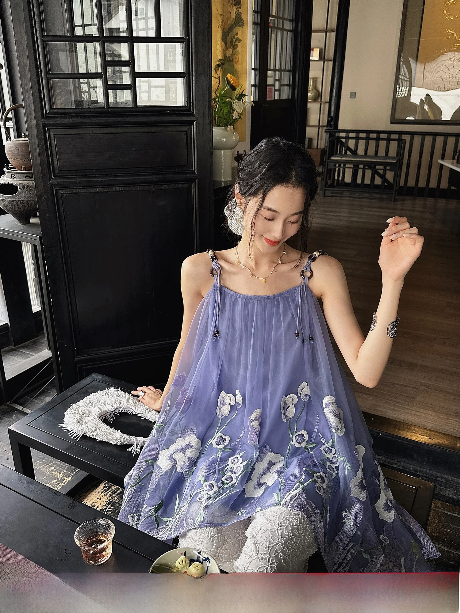 

Новый китайский топ Sanji Bla Flower с вышивкой и цветочным узором, женский летний топ на бретельках для повседневной носки на улице