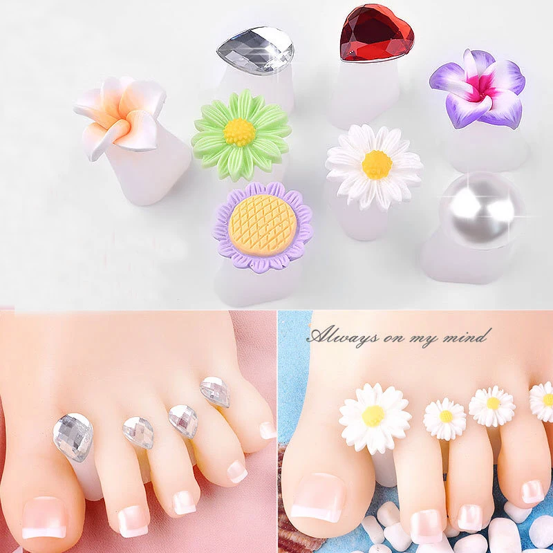 

8 Pcs/Pack Toe Separator Cute Soft Silicone Toes Lock Tools Daisy Flower Heart Shaped Rhinestones Nail Art Tool