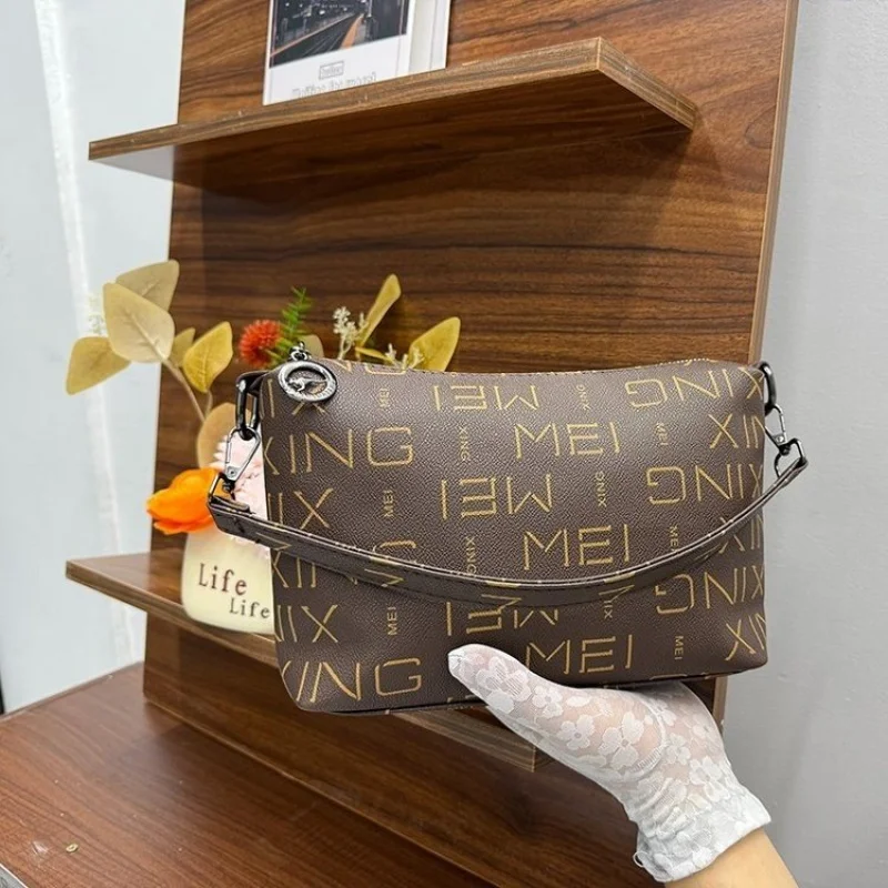 

Elegant Classic Shoulder Bag For Ladies - Women's Leather Handbag By Famous Designer Luxury Brand