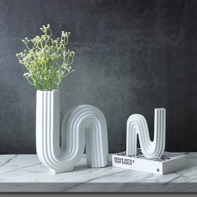 Modern minimalist Nordic creative black and white N-shaped geometric ceramic crafts ornaments home hotel accessories