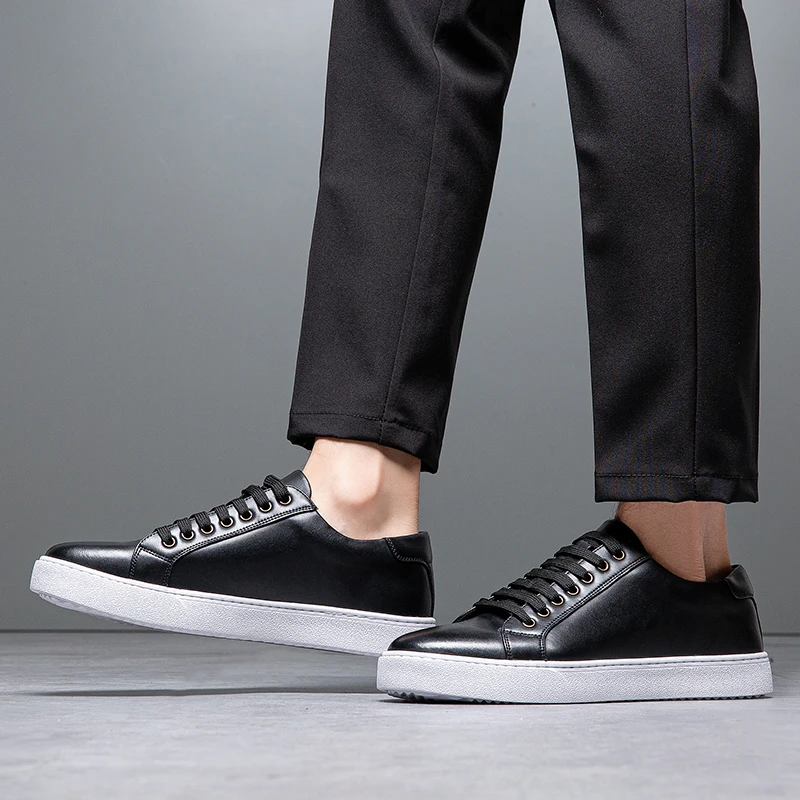 New Men Casual Sports Vulcanized Shoes Comfortable Fashionable Flat Heeled Leather Shoes Outdoor Driving Travel Brand Shoes Men