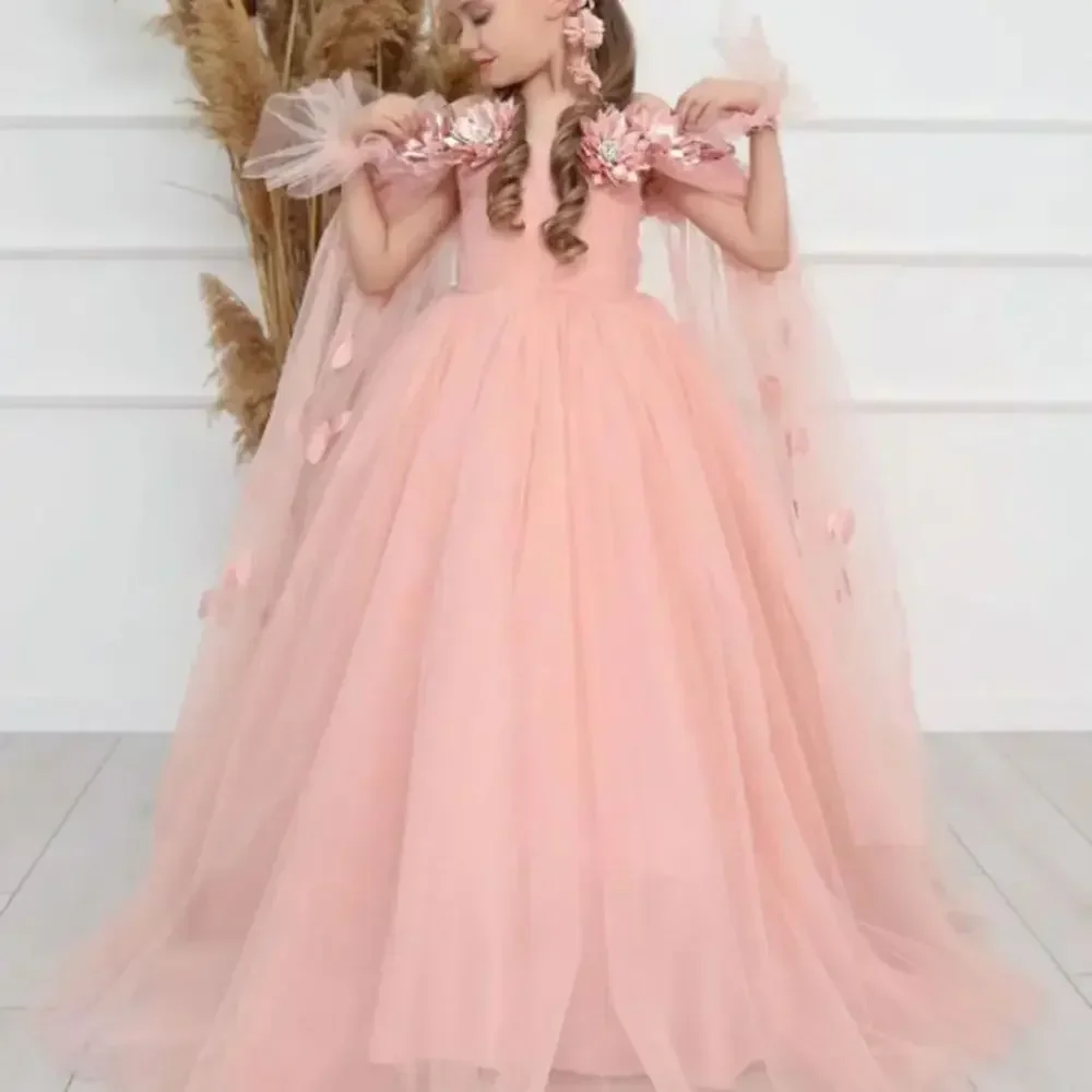 Abito da principessa per ragazze Abito floreale in tulle con spalle scoperte Mantello a farfalla decorato Abito da festa formale Costume da spettacolo per bambini