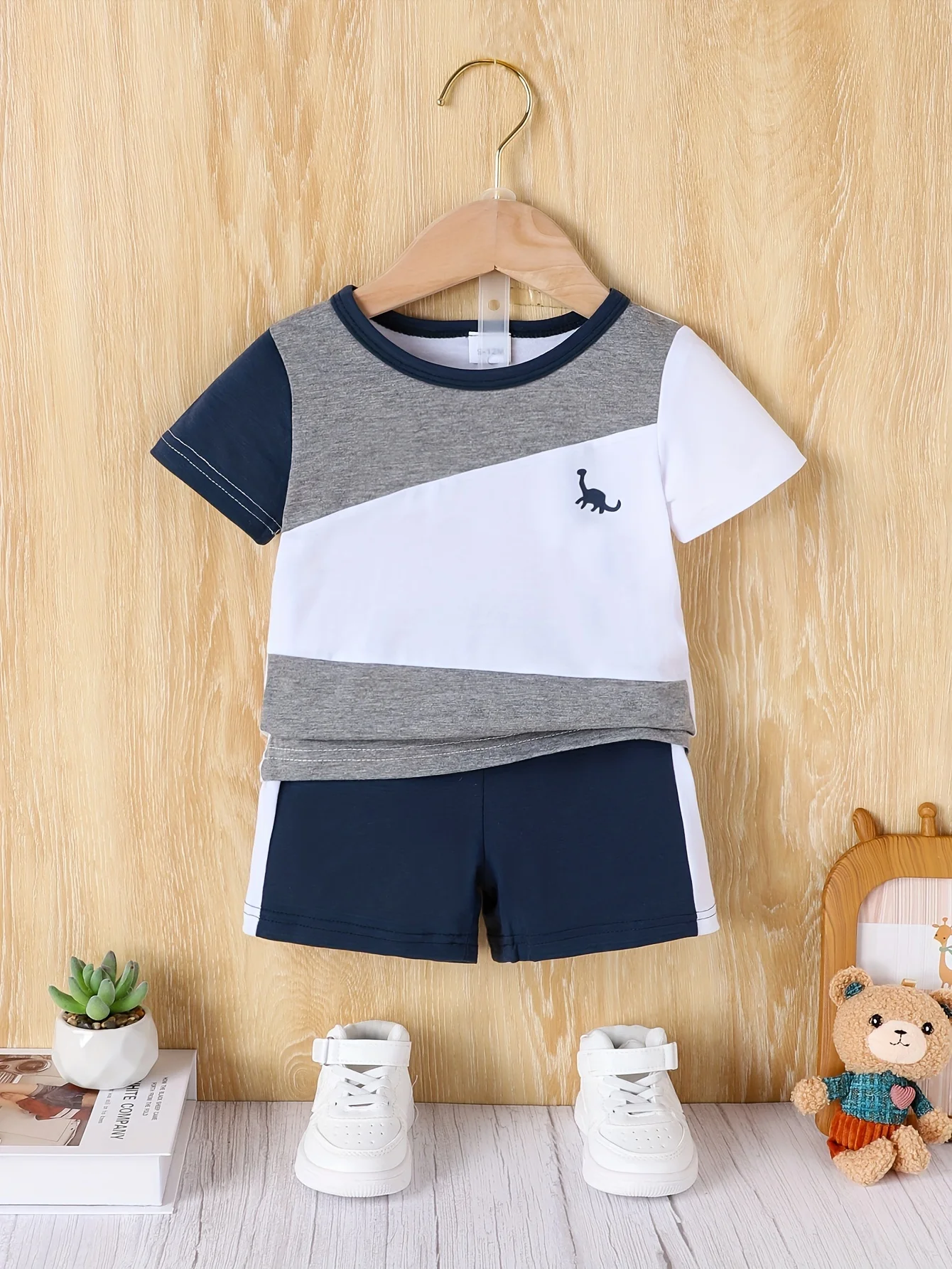 2-Piece Baby Boy Summer Leisure Sports Outdoor Breathable Comfort Color Patchwork Short Sleeve Shorts Set Small Dinosaur Pattern