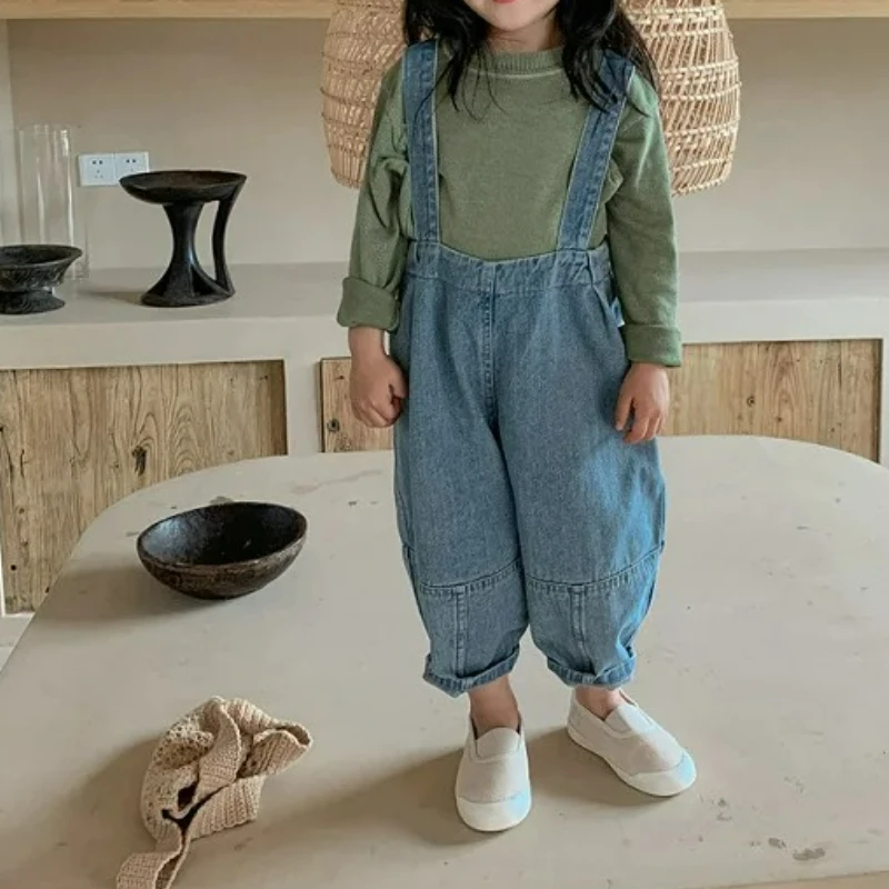 2025 الصيف الفتيان والفتيات وزرة الدنيم الحمالات بذلة الربيع الطفل الاطفال السراويل ثوب فضفاض غير رسمي ملابس الأطفال