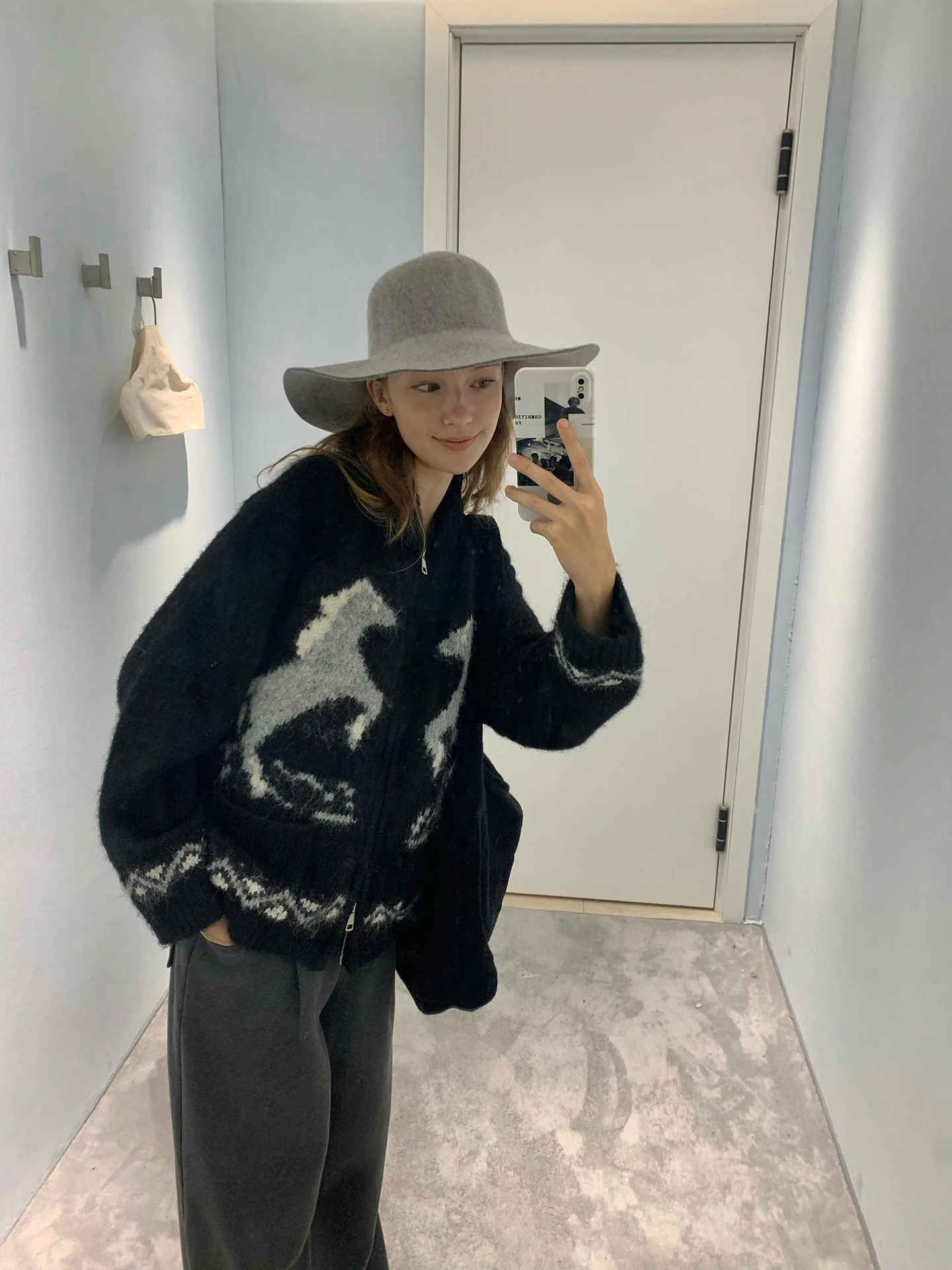 

Lazy Vintage Feel Kernel Cosmos in Snow Autumn Winter Wool Sweater Cardigan Embroidered een Fruit Collar Loose Fit Wo...