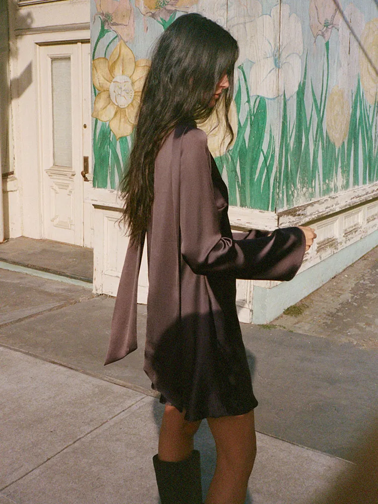 

Шелковистое атласное платье-миди с глубоким V-образным вырезом и длинными рукавами для женщин, новая зимняя коллекция, вечернее платье