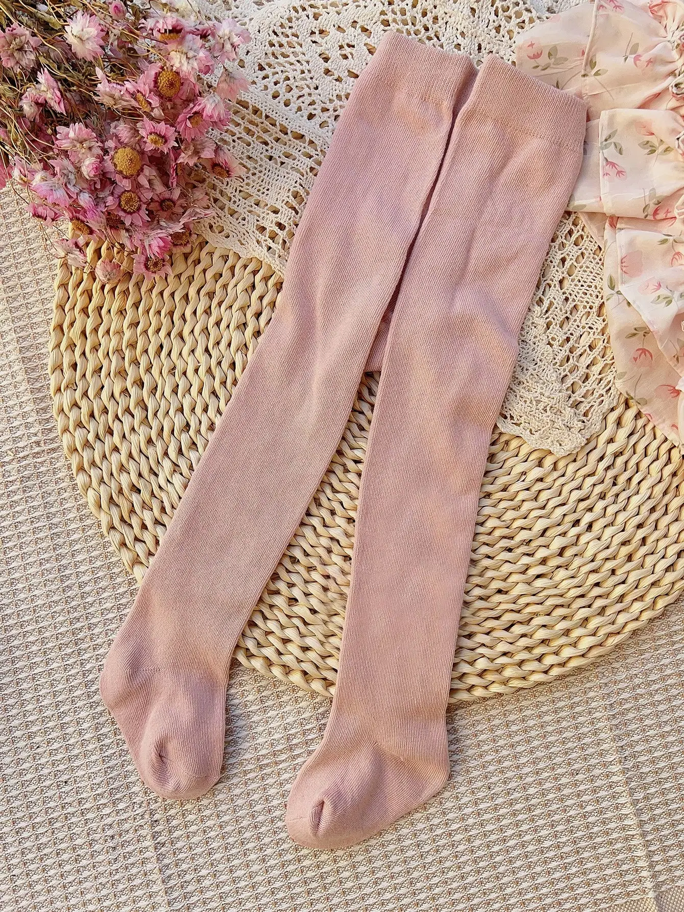 3 pairs of girls\' solid color bottom pantyhose are suitable for daily life