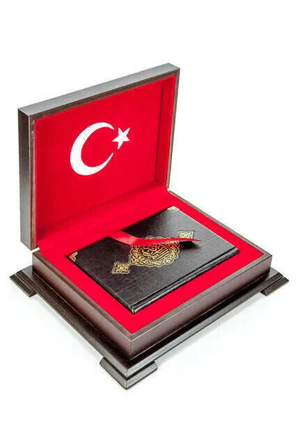 

IQRAH Wooden Box Turkish Flag Patterned Gift Koran Set Religious Gift