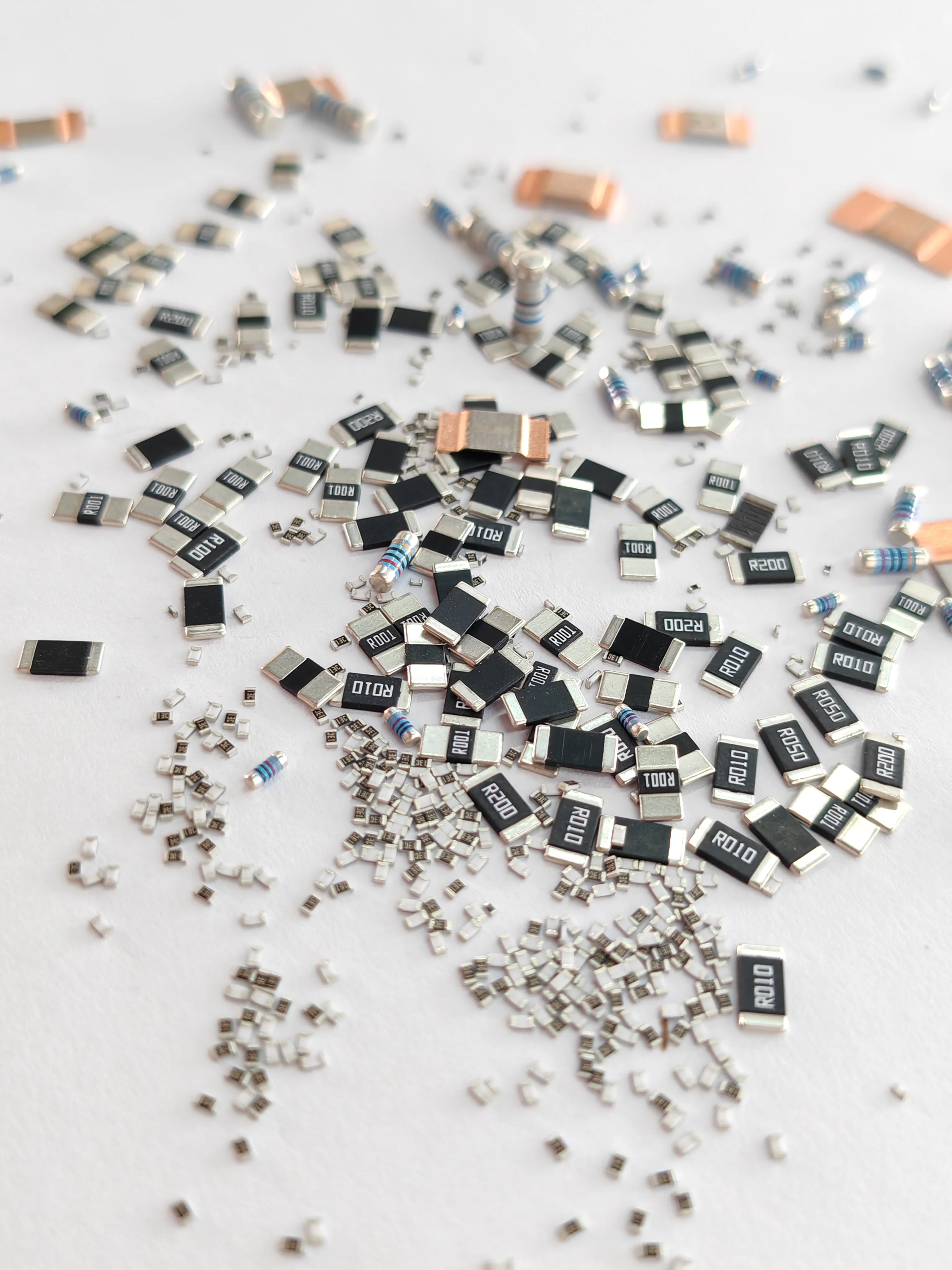 20PCS/lot 2512 3W 1% high-precision low-temperature drift resistor 3W 2512 1R 2R 4.7R 10R 20R 27R 100R 1K 1.5K 2K 10K 47K 100K